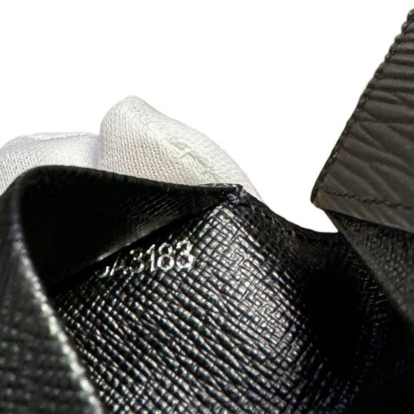 LOUIS VUITTON EPI Card Case *Like New* - Picture 5 of 7